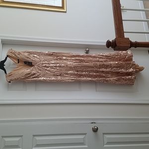 Giffniseti Sequined Formal Gown